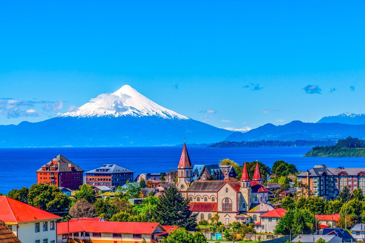 Puerto Varas im Hintergrund Vulkan