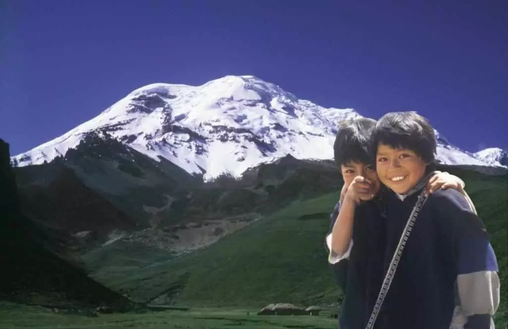 090509 Sehr Schnes Bild Chimborazo Mit Kindern Ecuador Low Solution